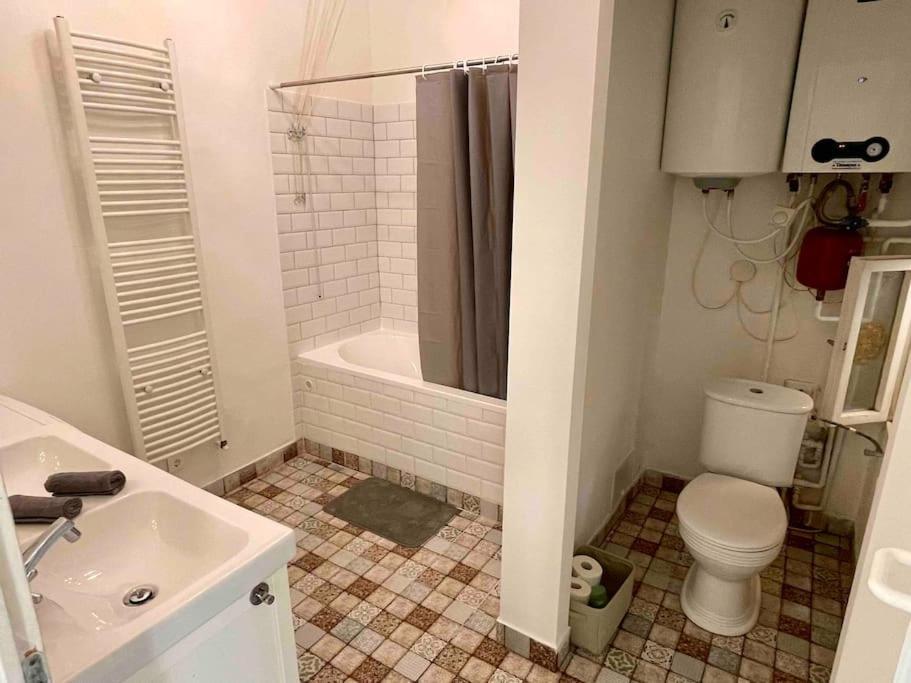 Knezits Spacious Ac Terrace Free Parking Budapest Exterior photo