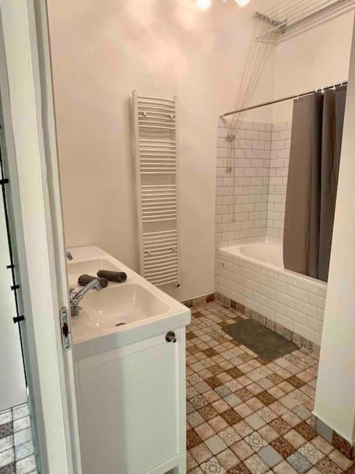 Knezits Spacious Ac Terrace Free Parking Budapest Exterior photo