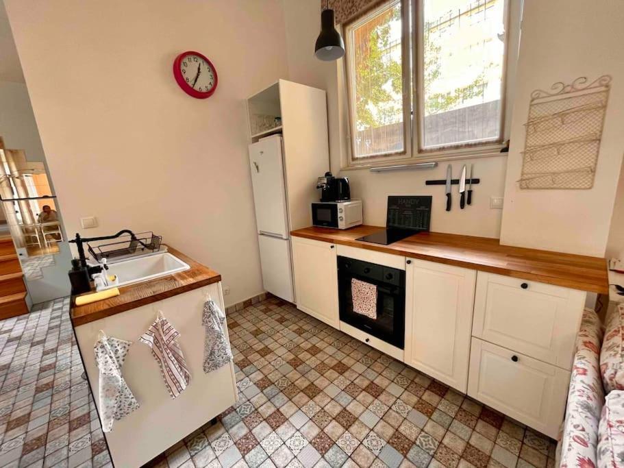 Knezits Spacious Ac Terrace Free Parking Budapest Exterior photo