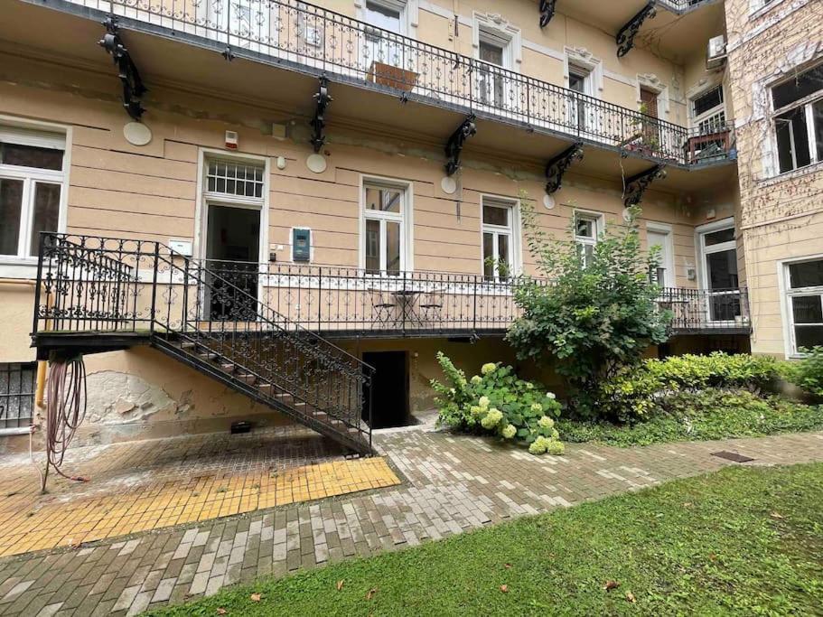 Knezits Spacious Ac Terrace Free Parking Budapest Exterior photo