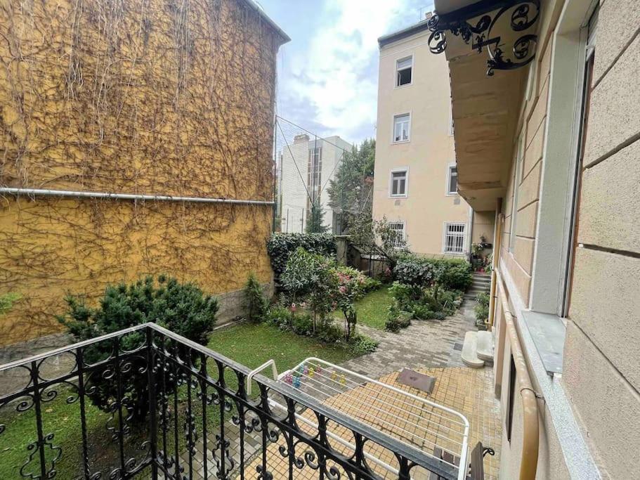 Knezits Spacious Ac Terrace Free Parking Budapest Exterior photo